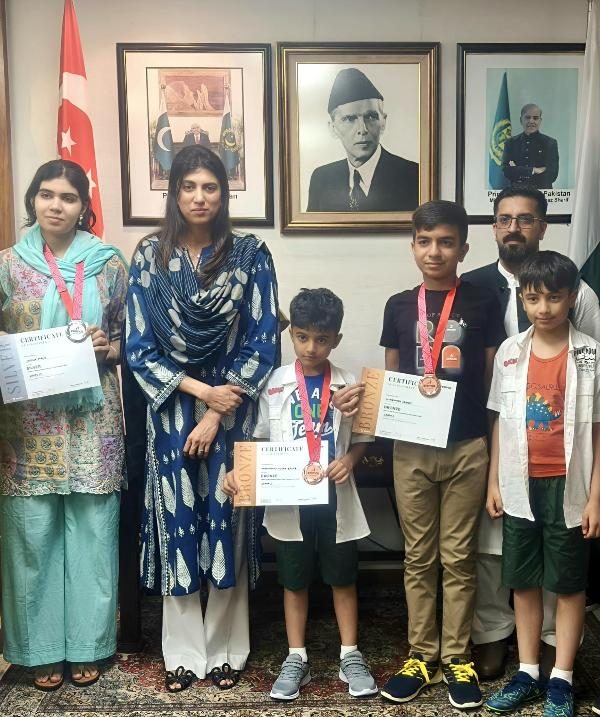 StemCo students from Pakistan hosted by the Ambassador